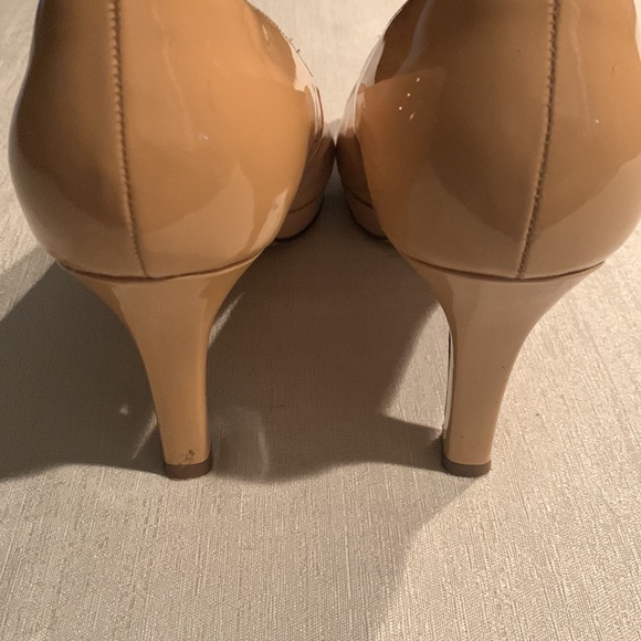 Clarks Nude Tan Color Pumps Gorgeous Slip On Style Size 11 Gently Used - Picture 13 of 15